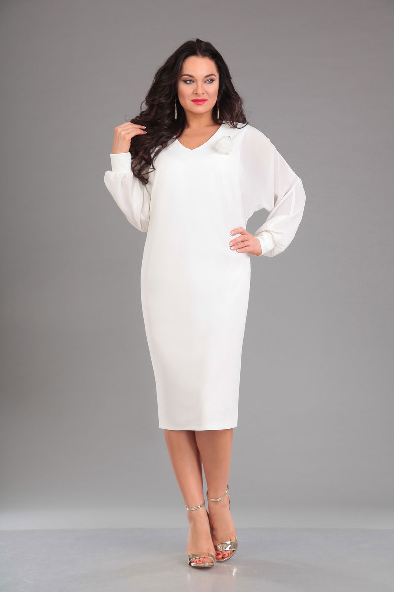 Нарядное белое платье с длинным рукавом