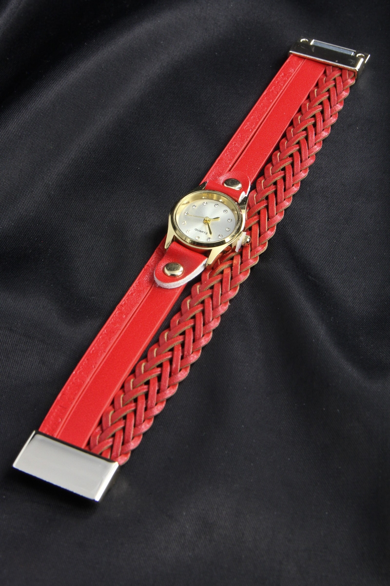 Браслет часы на красном ремешке с магнитной застежкой