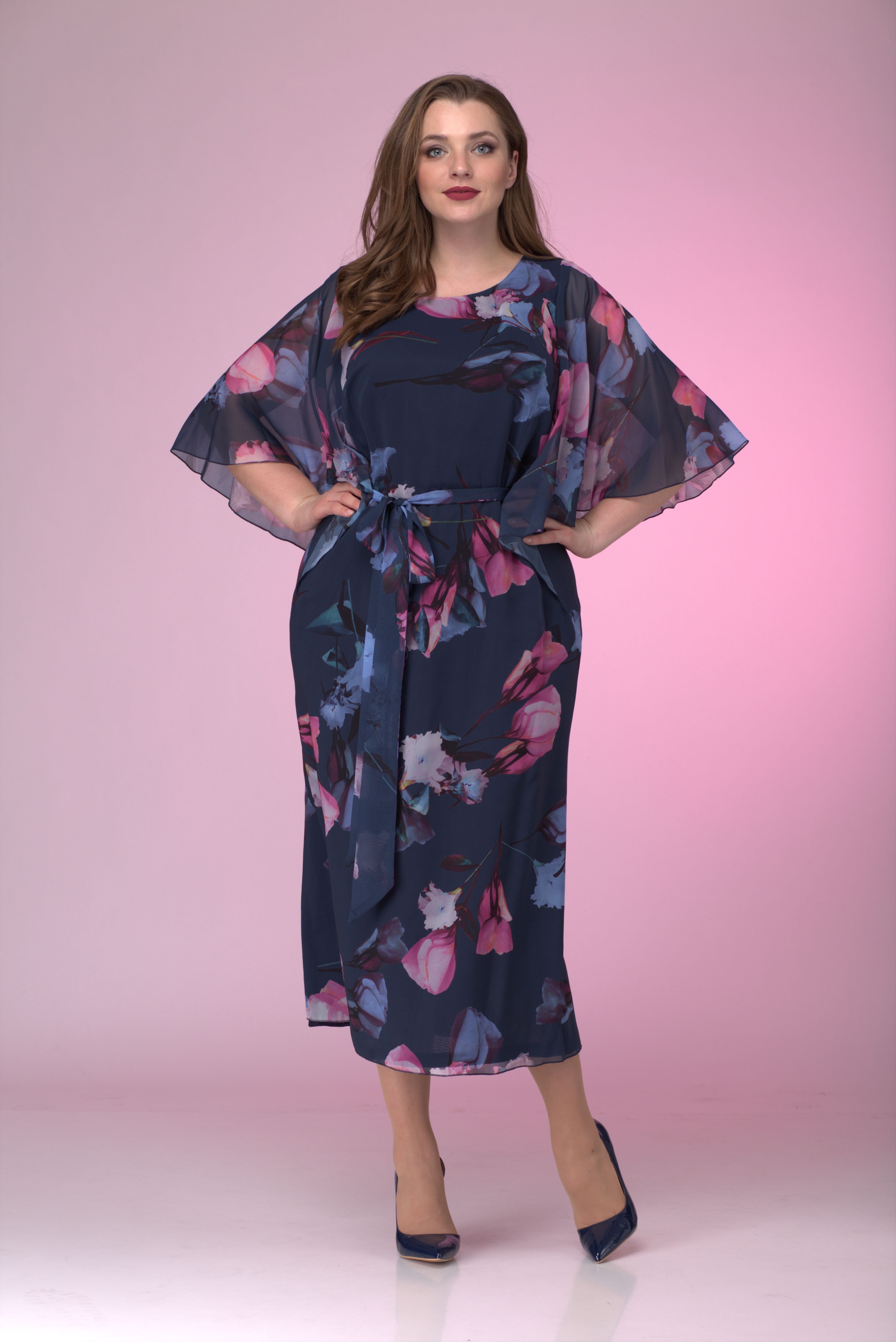 Легкое платье с цветочным рисунком ткани