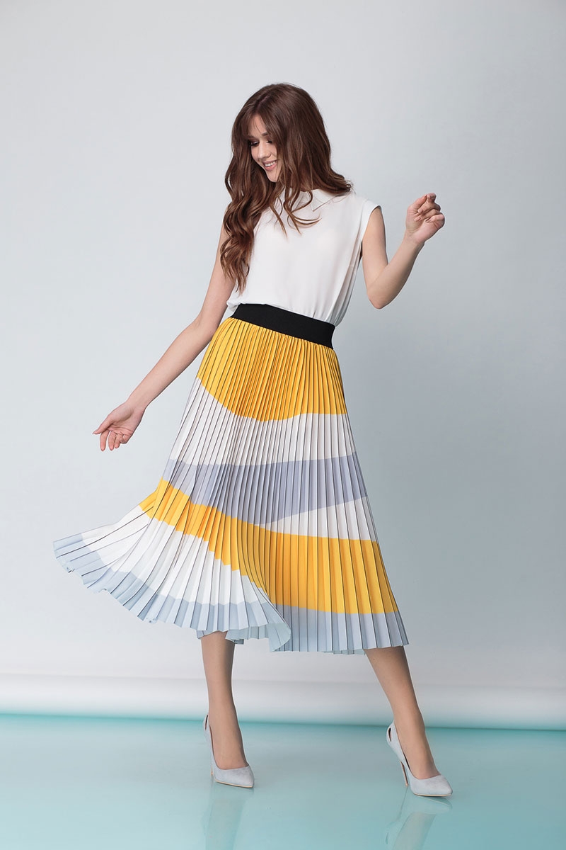 Яркая юбка-гофре с абстрактными цветными полосами