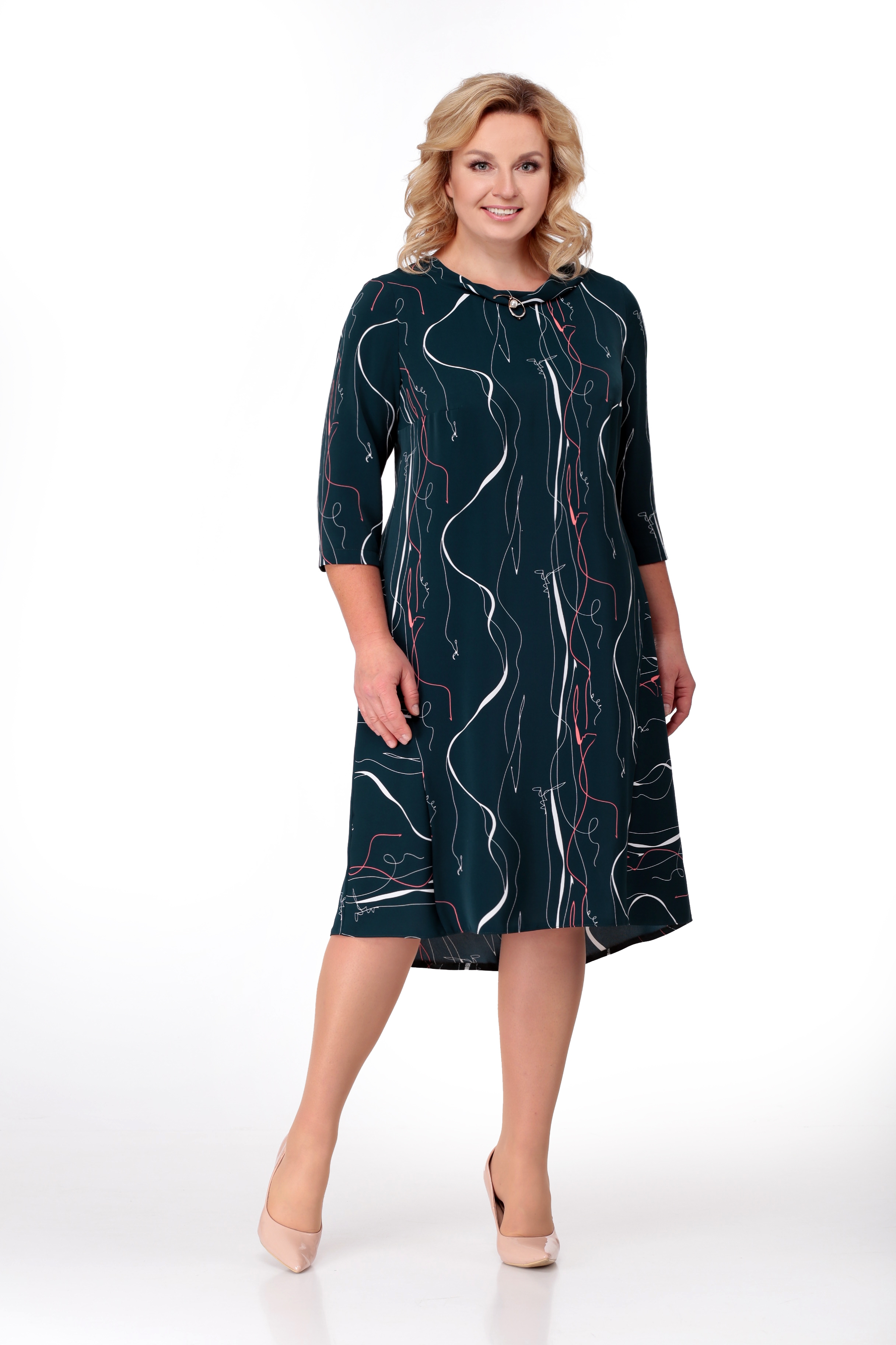 Текстильное платье с геометрическим рисунком ткани