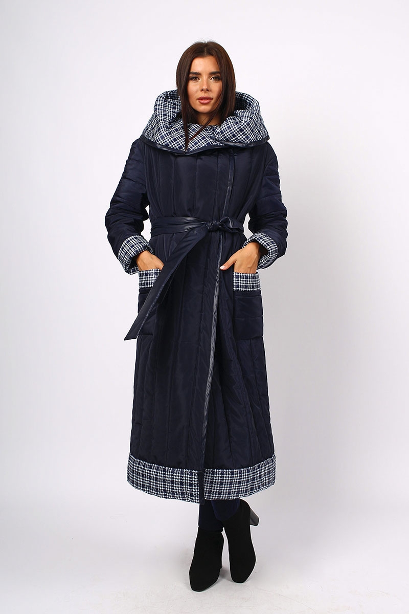 Женское демисезонное пальто прямого силуэта с поясом