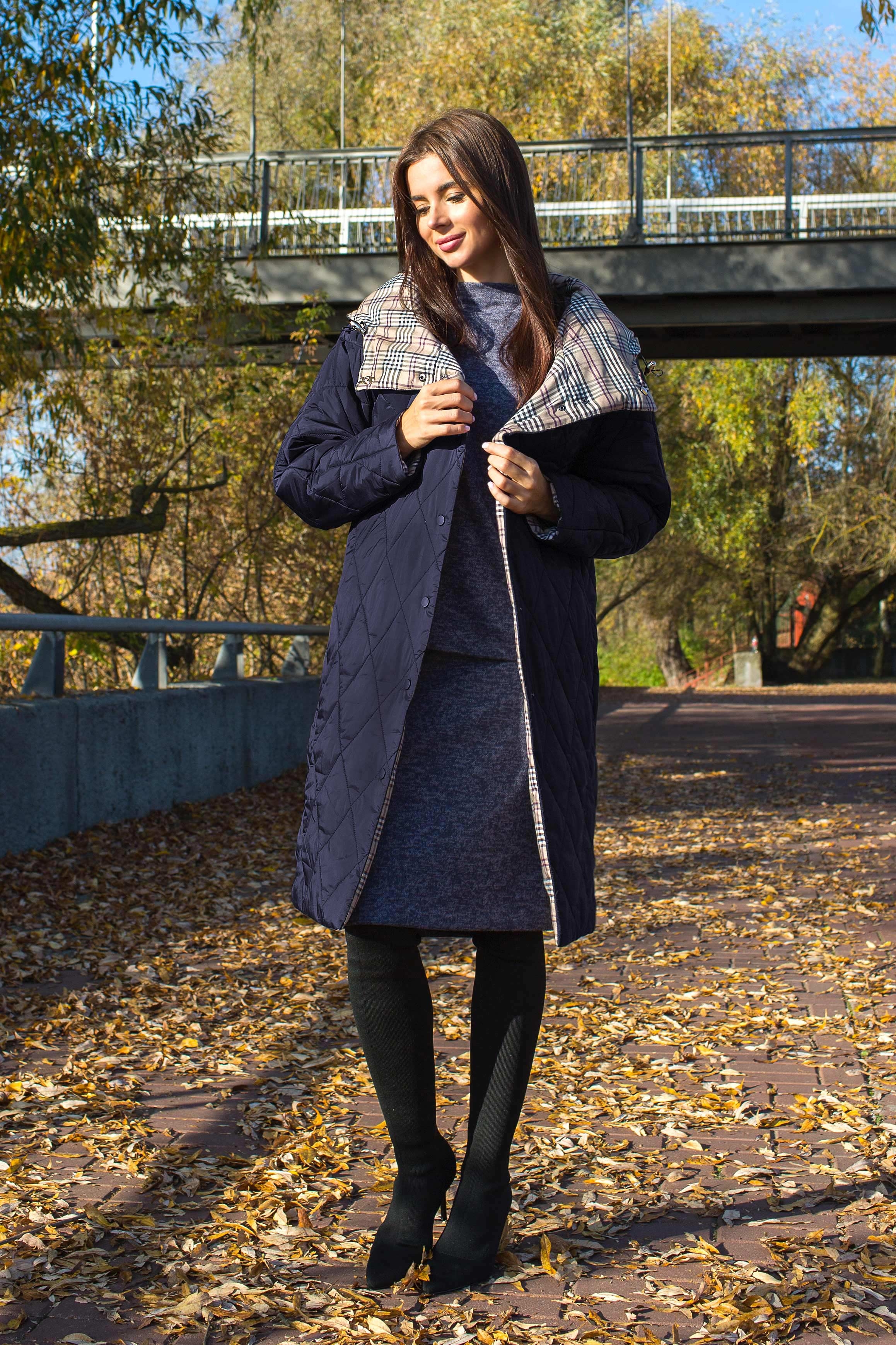 Стильное женское стеганое пальто с капюшоном