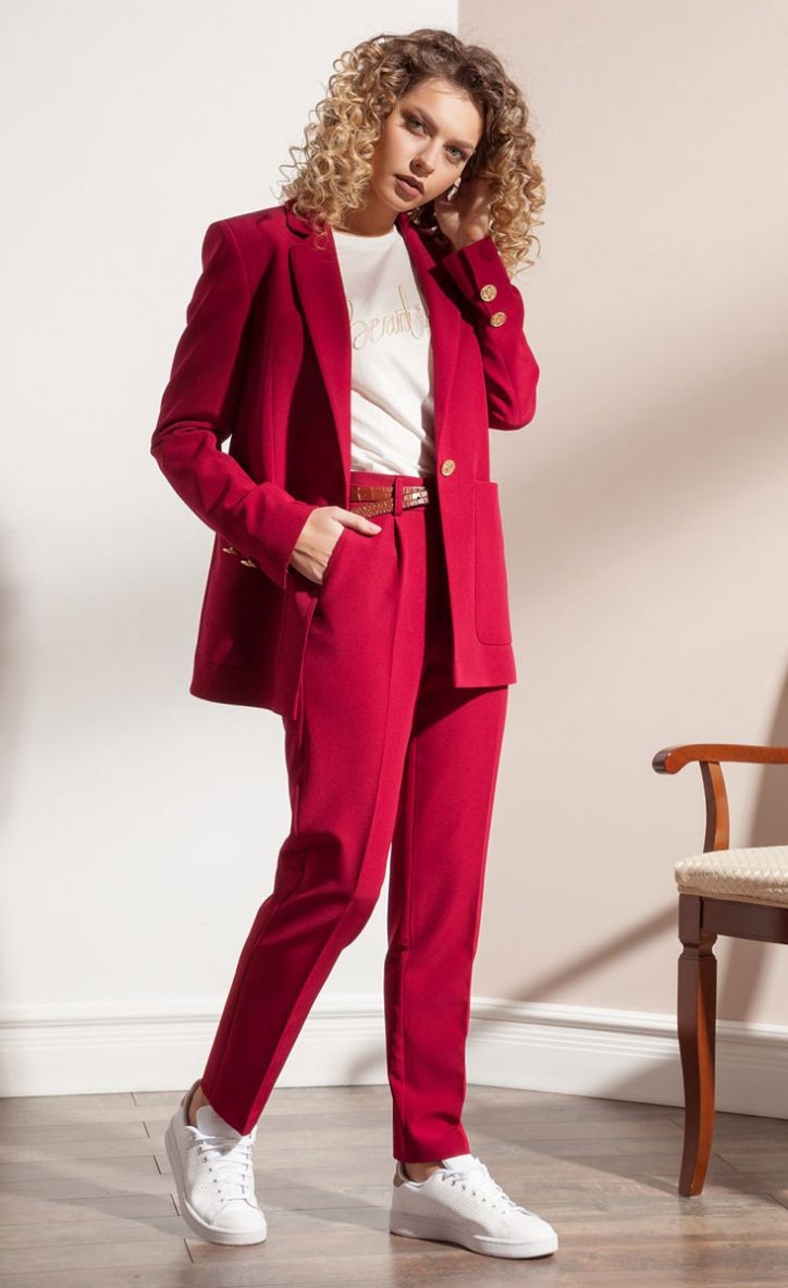 Деловые красные брюки с карманами современного кроя