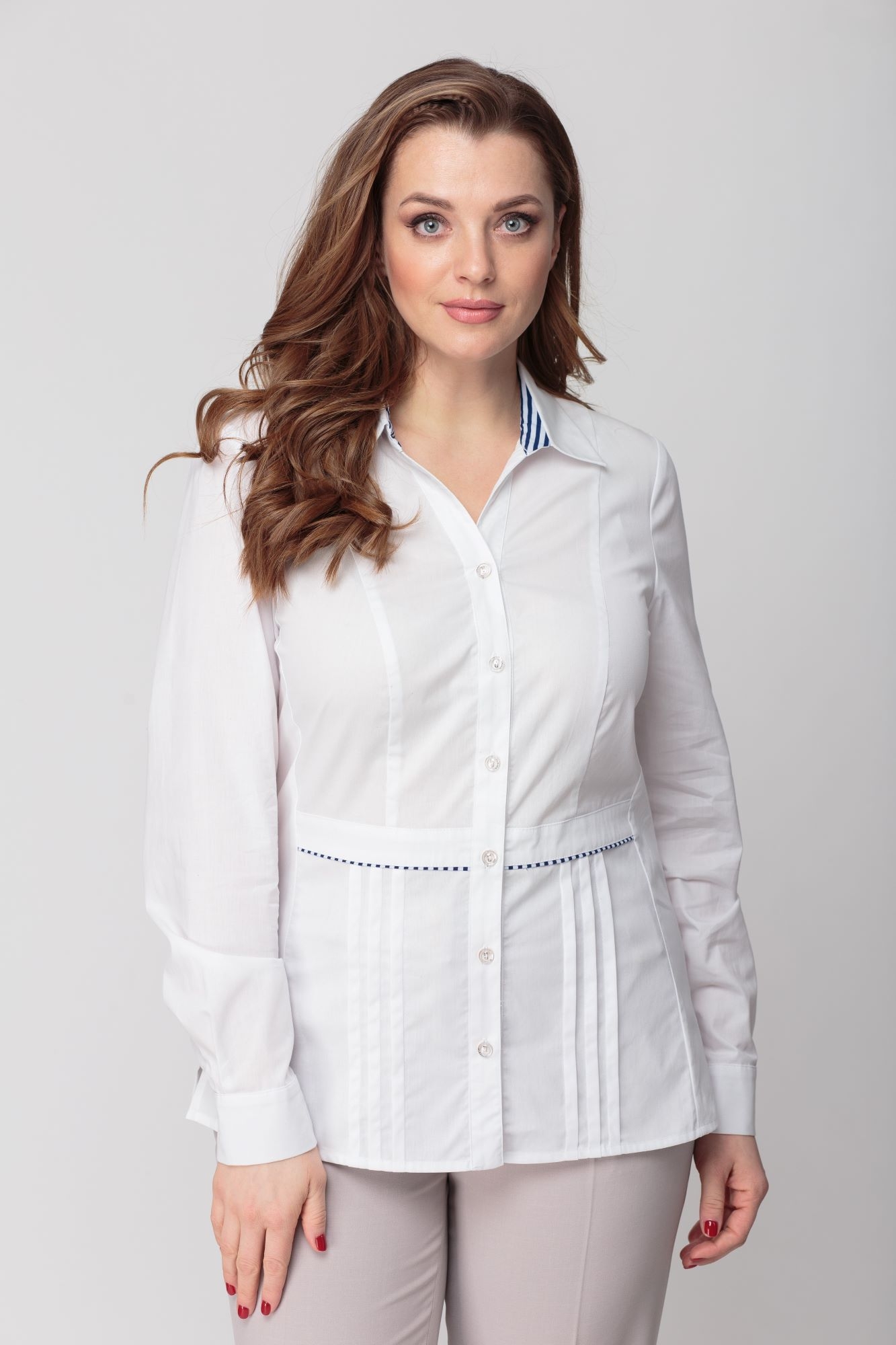 Элегантная блуза с деталями из ткани-компаньона
