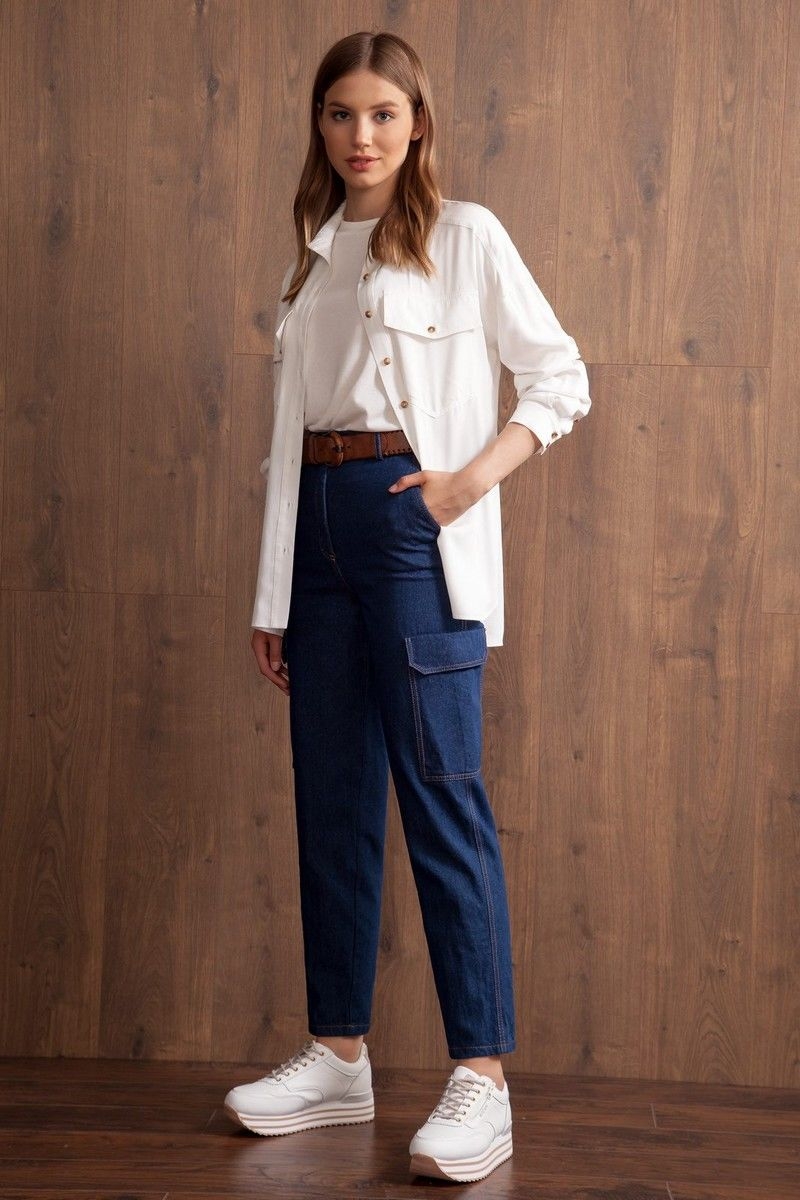 Модные зауженные джинсы-карго с боковыми карманами