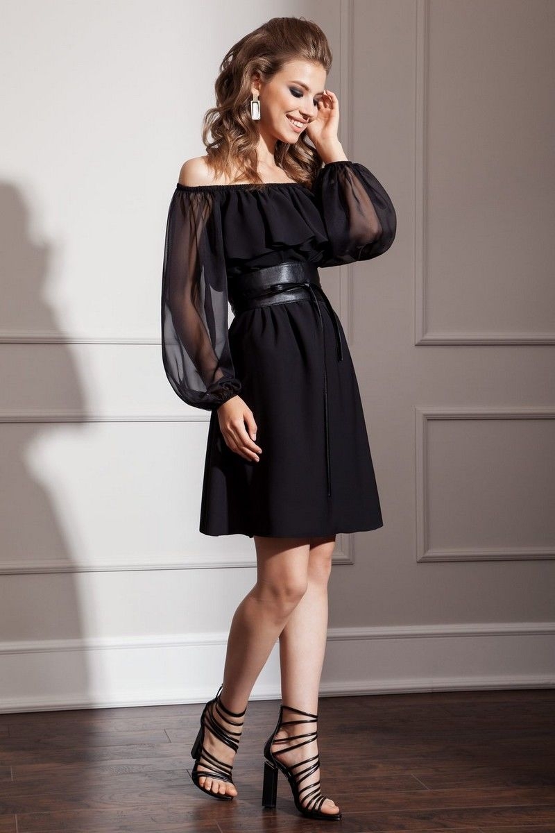 Нарядное черное платье с открытыми плечами