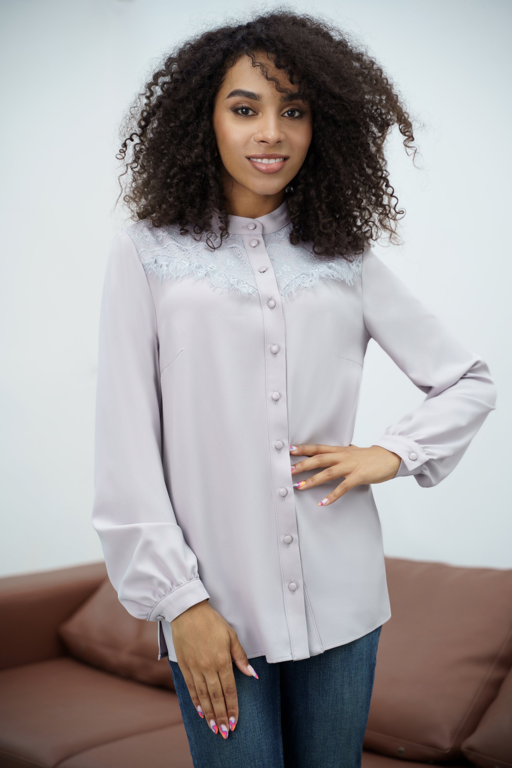 Женская блузка с отделкой из гипюра