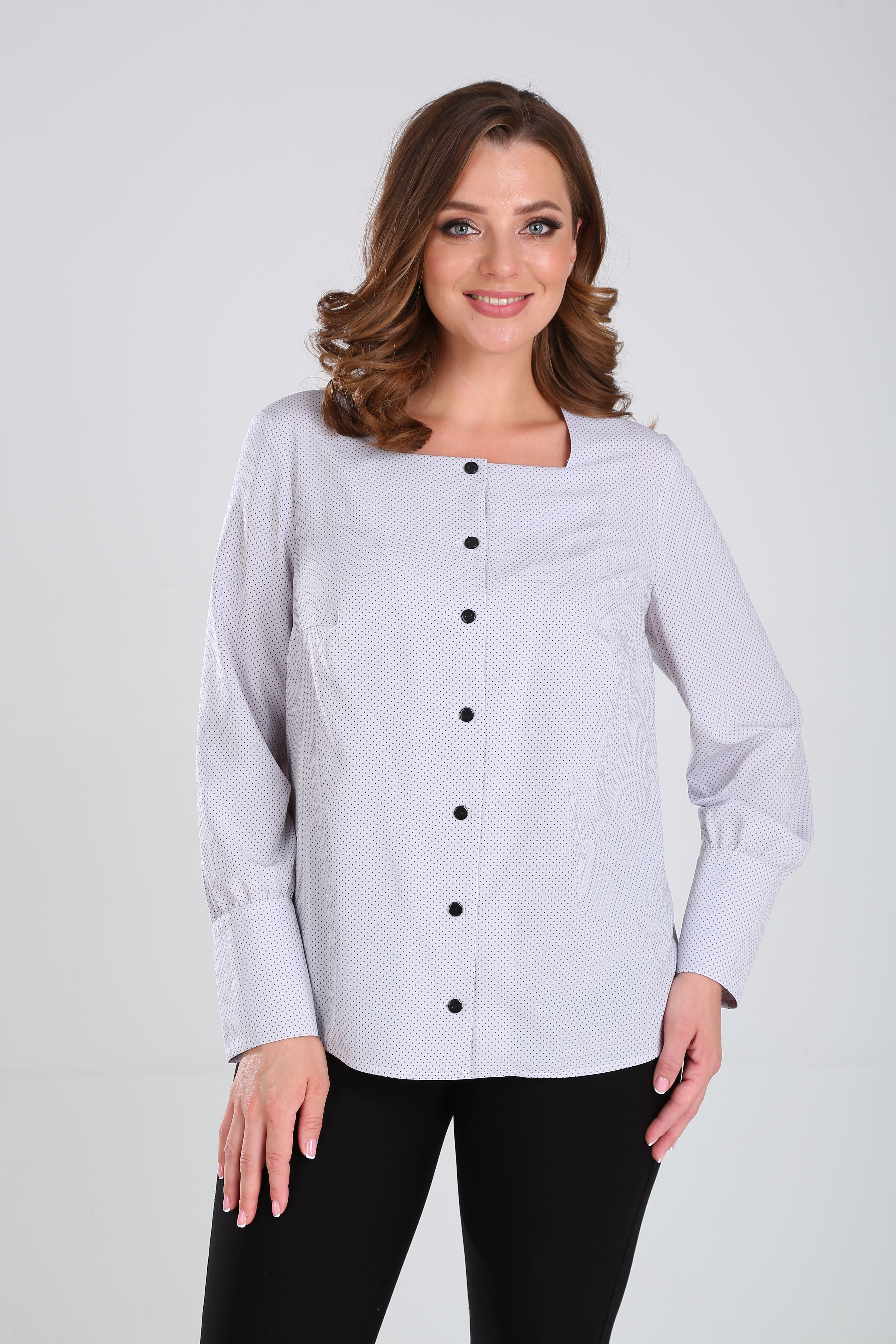 Женская блузка с квадратным вырезом
