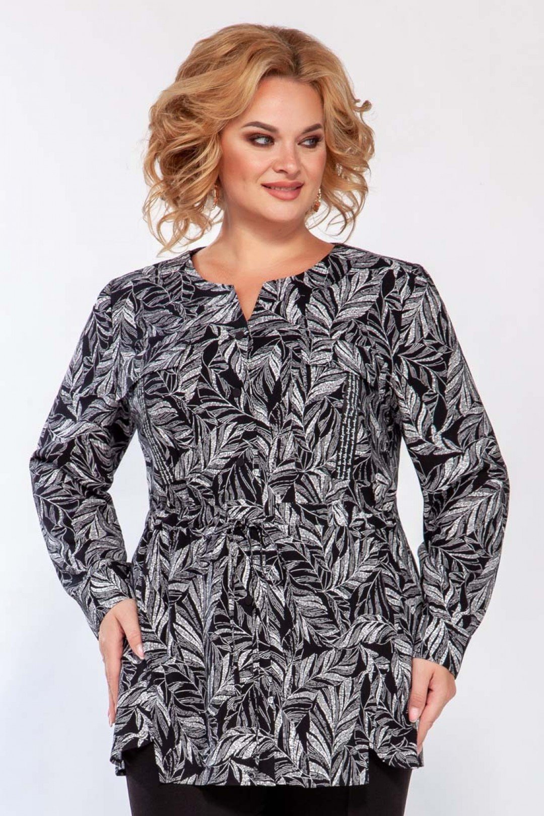 Женская удлинённая блузка большого размера