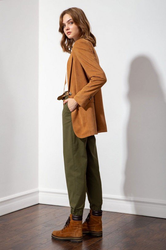 Стильный женский пиджак из замши на подкладке