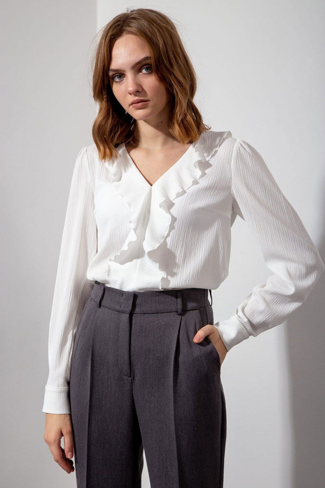 Женская блузка из легкой фактурной  ткани