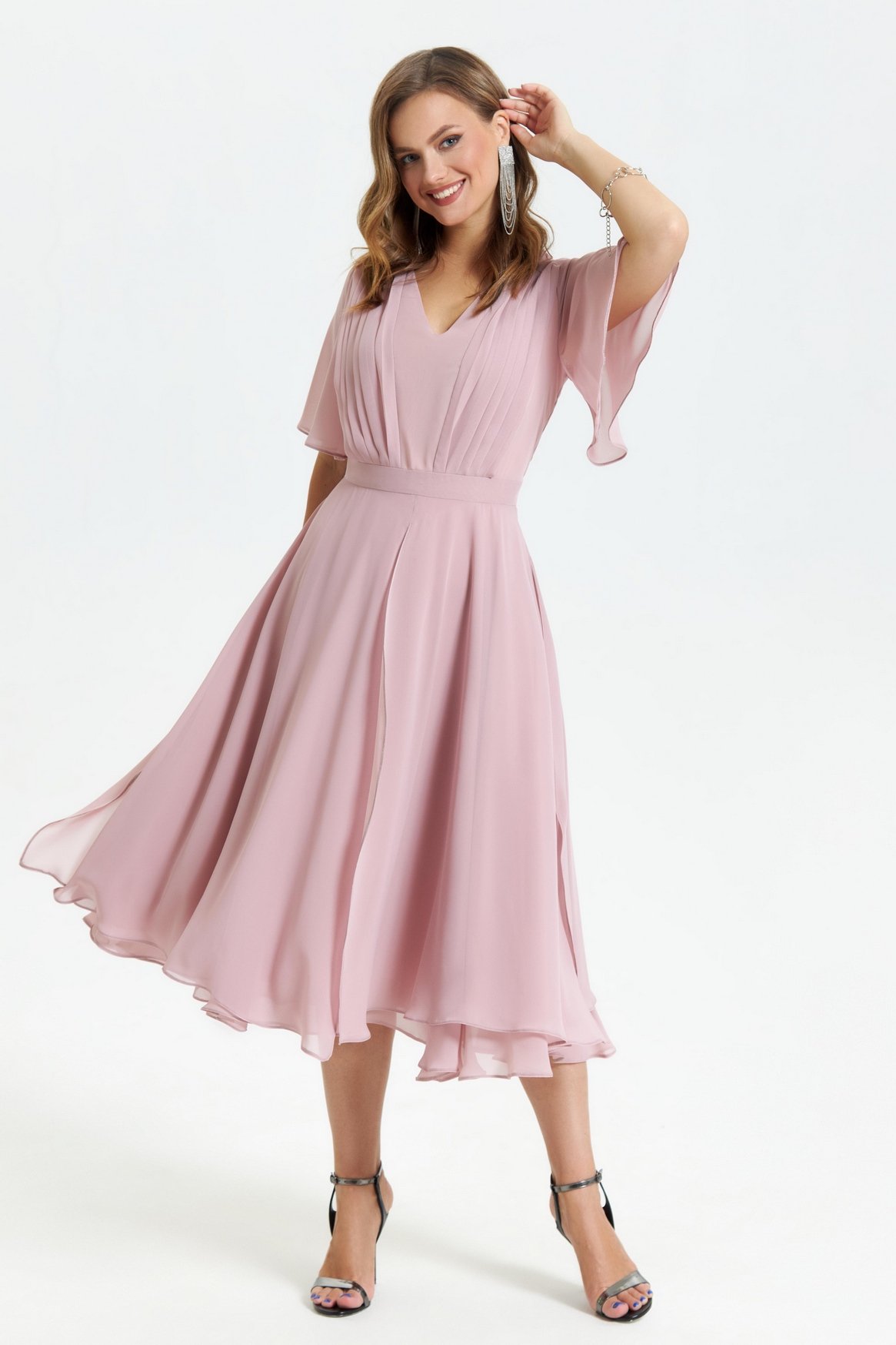 Женственное нарядное платье из легкой ткани