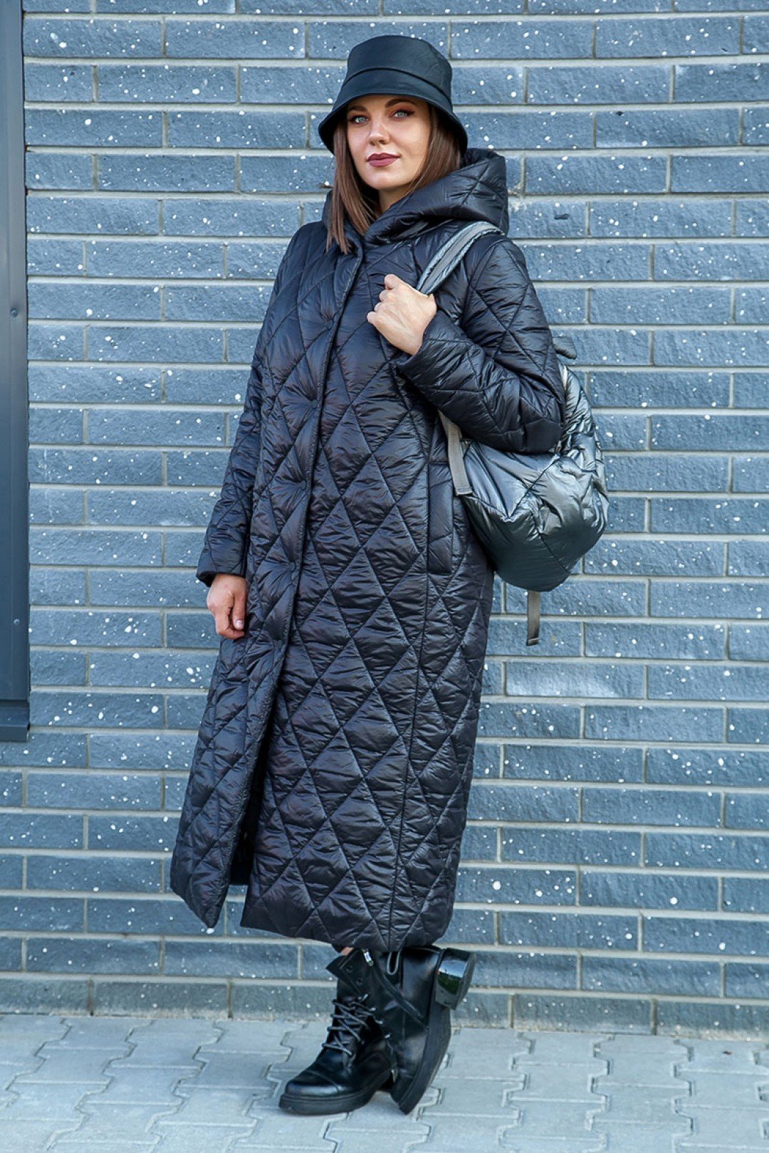 Женское зимнее стеганное пальто с капюшоном