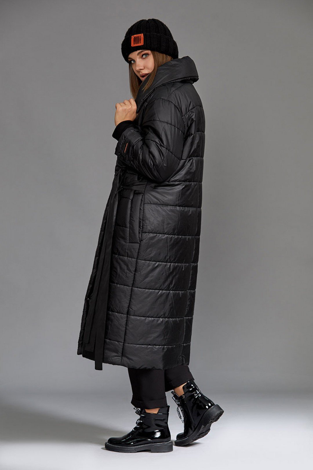 Стильное тёплое стеганое пальто с большим воротником