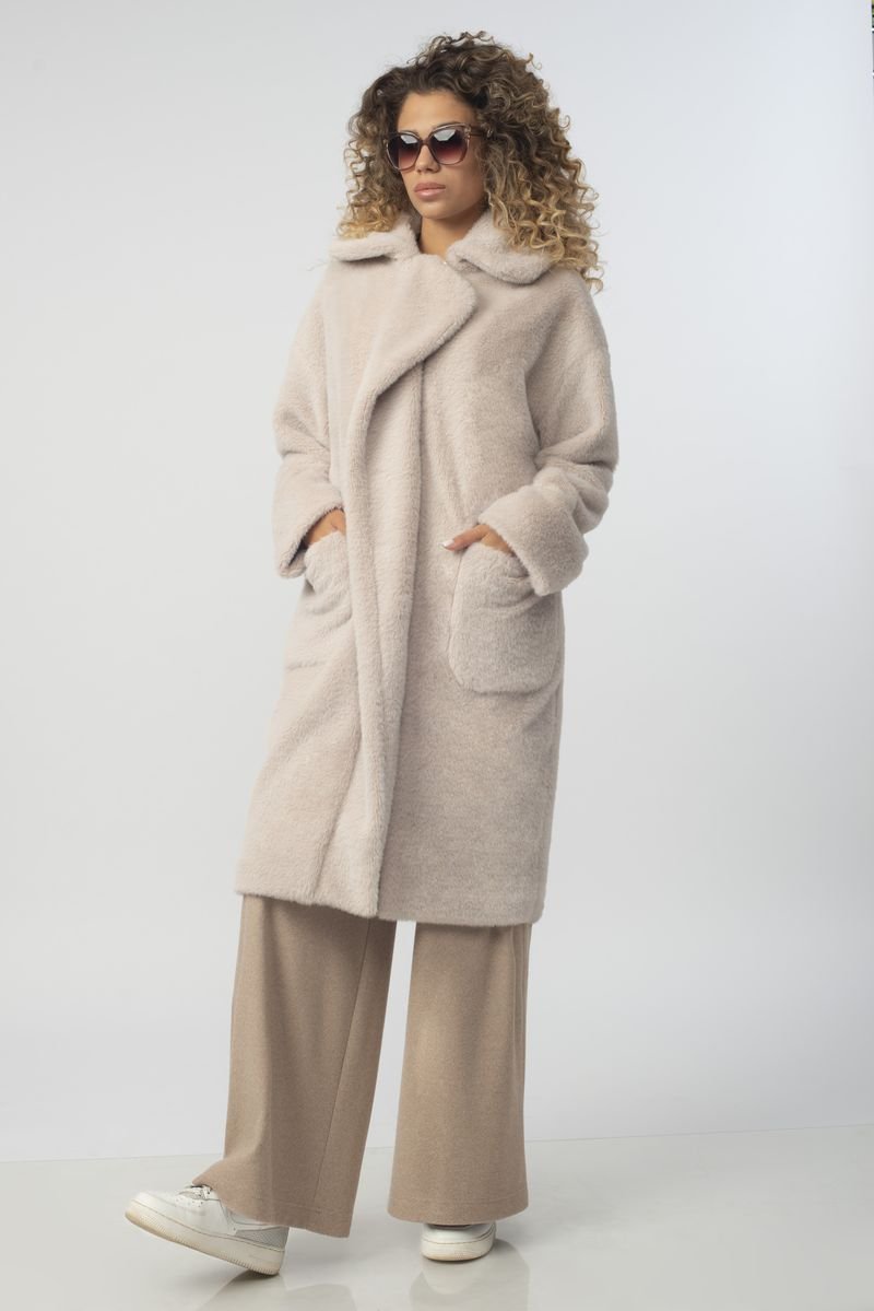 Свободное женское пальто из искусственного меха
