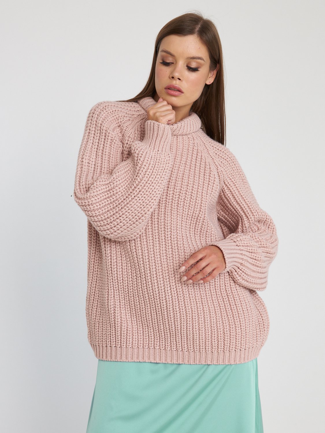 Женский свободный свитер фактурной вязки