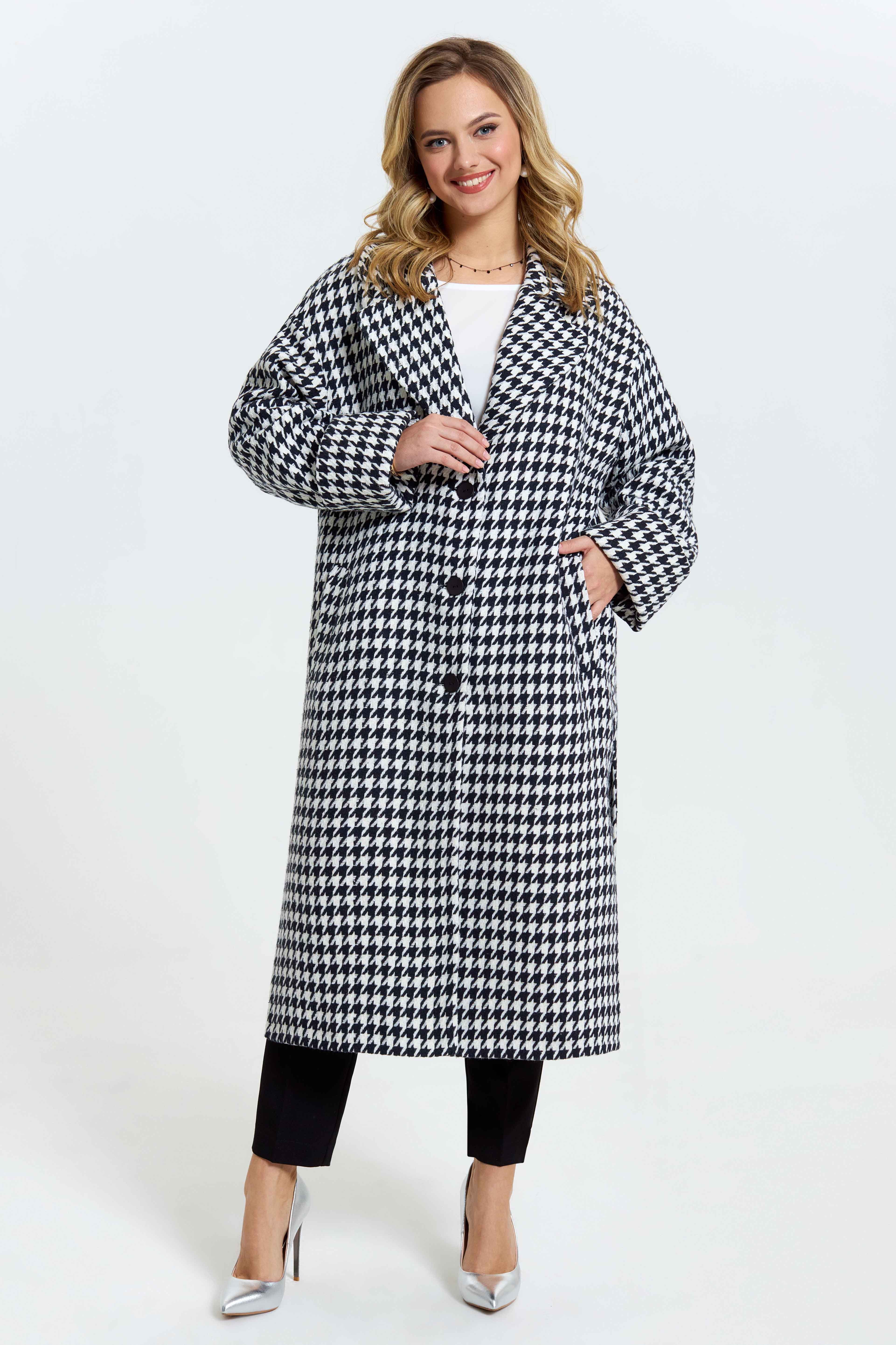 Элегантное утепленное пальто с рукавами с отворотом