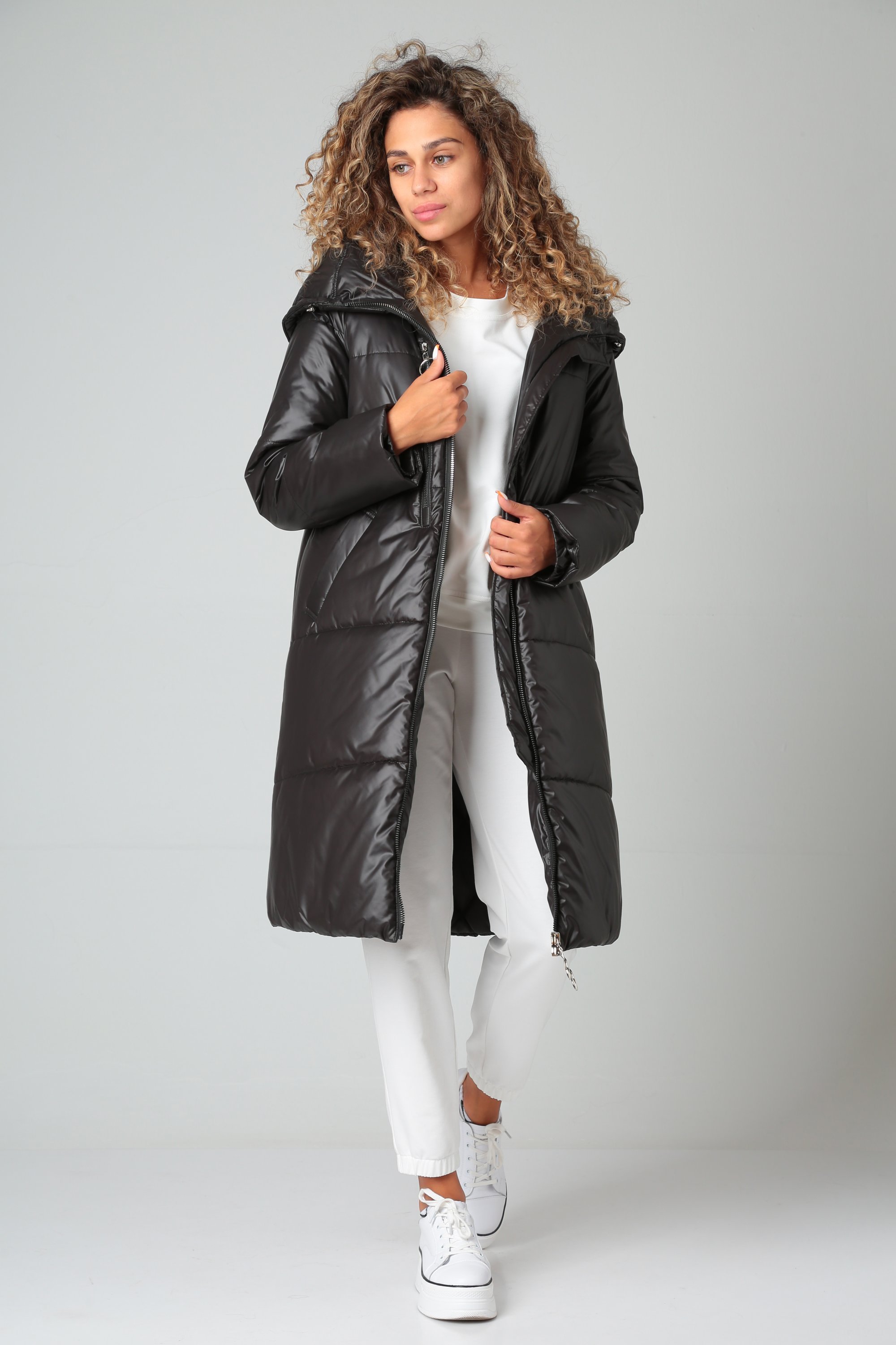 Стильное стеганое женское пальто с капюшоном