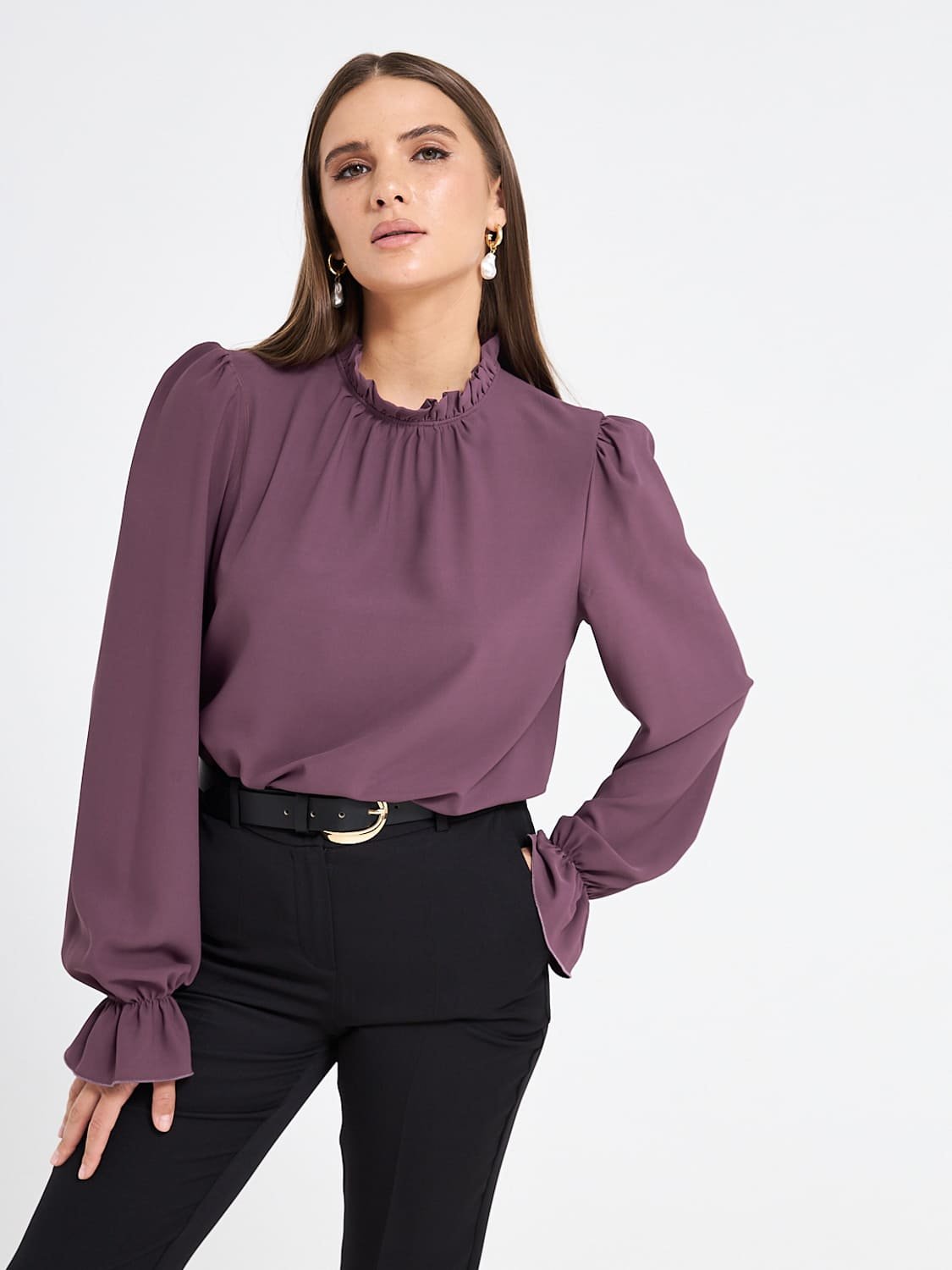 Женская однотонная блуза со стойкой и воланами на рукавах