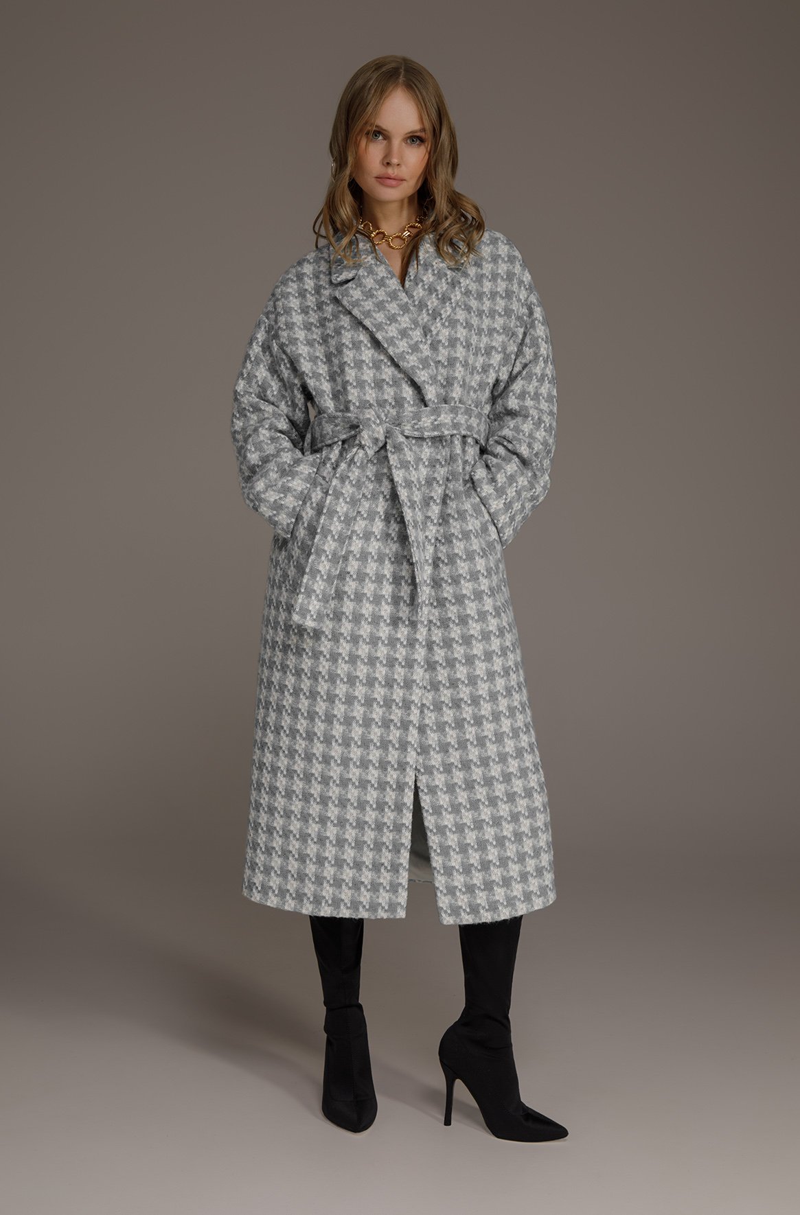 Женское свободное двубортное пальто с поясом
