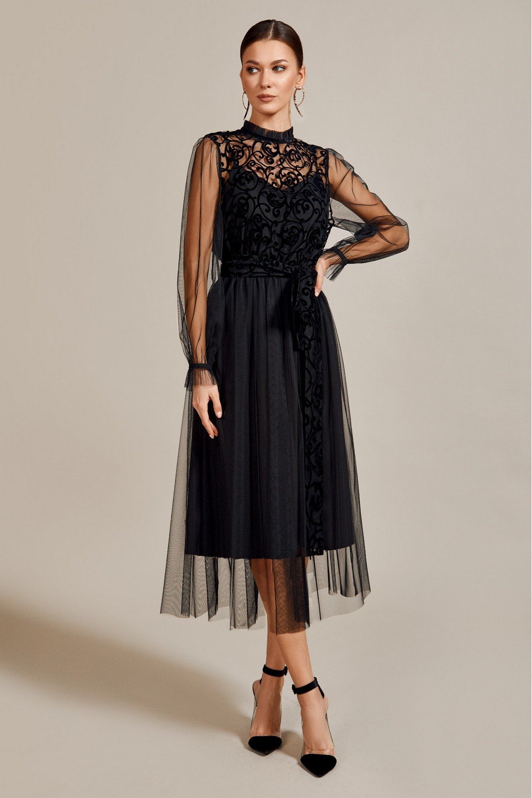 Нарядное чёрное двухслойное платье с вышивкой