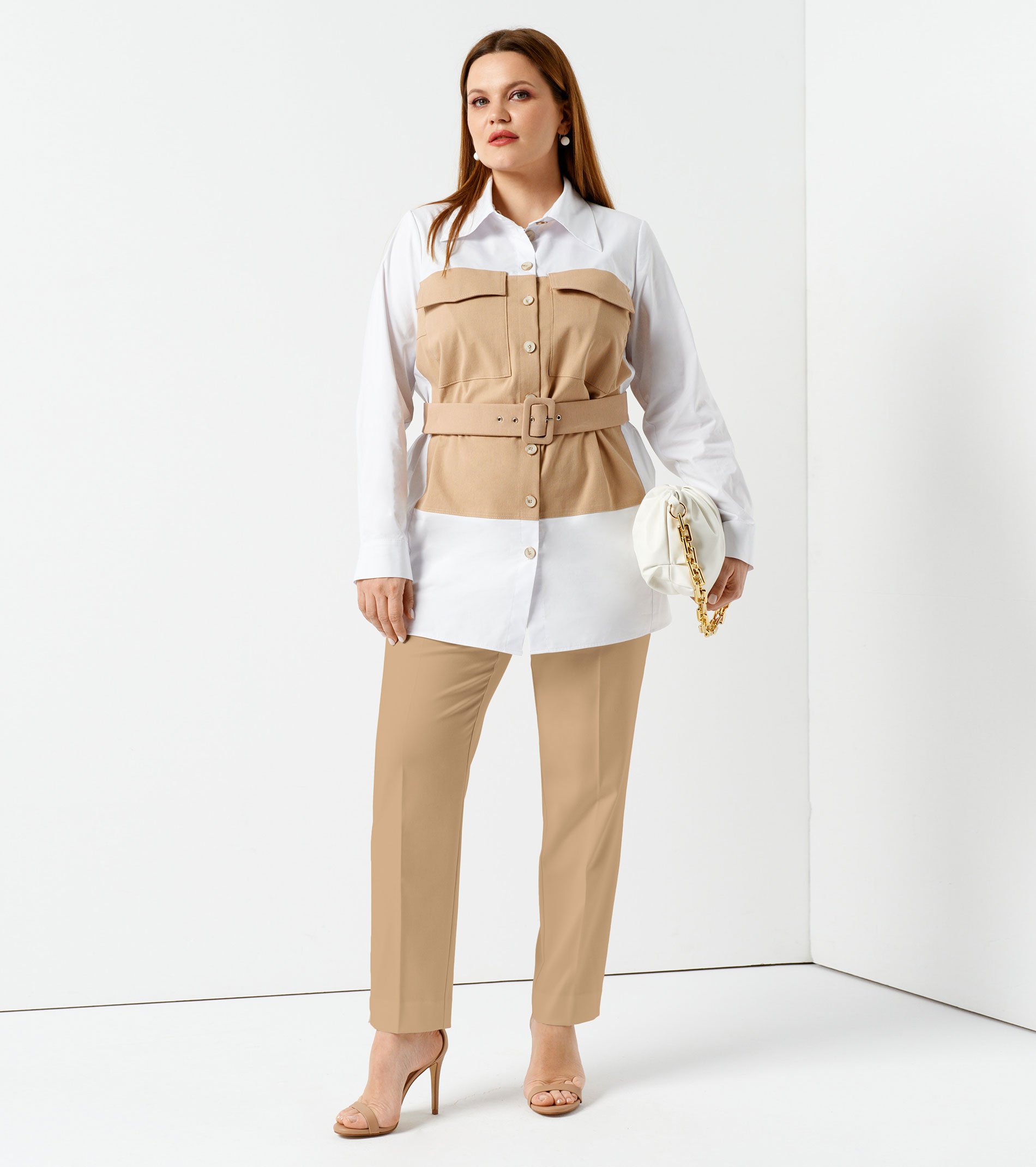 Удлинённая блузка с длинным рукавом и карманами